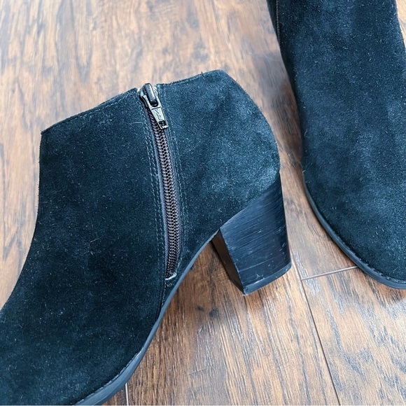 Vionic • Faros Fringed Bootie ankle boot black suede heeled studded orthotic - Picture 9 of 13